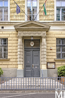 IMG_6223_Alkotmány u. 13_külső_kapu.jpg