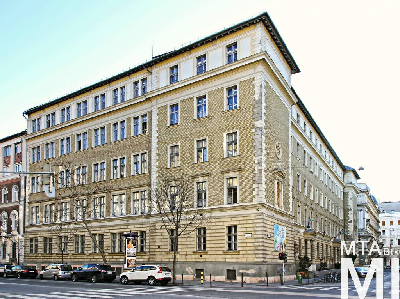 IMG_1714_Alkotmány u. 13_külső.jpg