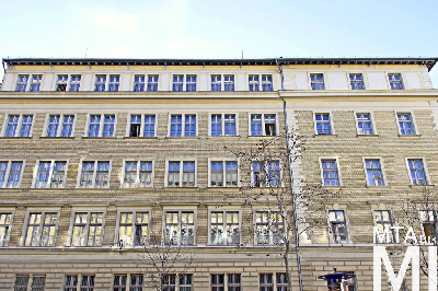 IMG_1717_Alkotmány u. 13_külső.jpg