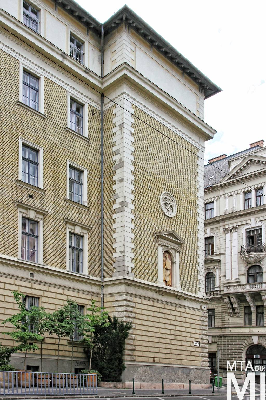 IMG_6228_Alkotmány u. 13_külső.jpg