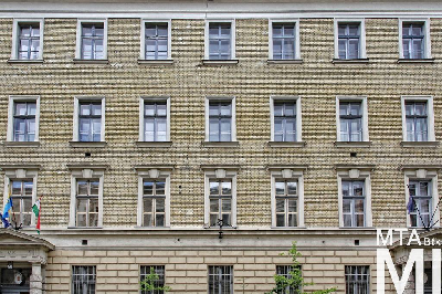 IMG_6219_Alkotmány u. 13_külső.jpg