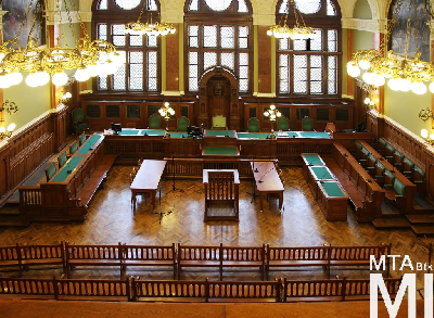 IMG_4332_Alkotmány u. 14_tárgyalóterem.jpg