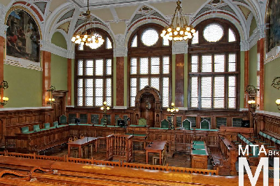 IMG_4213_Alkotmány u. 14_tárgyalóterem.jpg