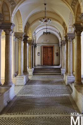 IMG_4037_Alkotmány u. 14_előcsarnok.jpg