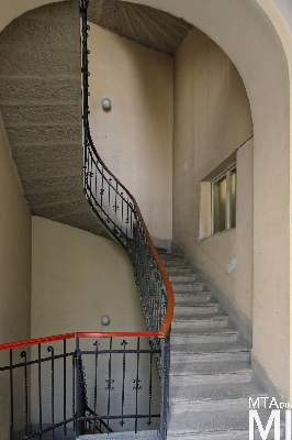 IMG_4069_Alkotmány u. 14_lépcsőház.jpg