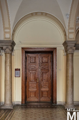 IMG_4047_Alkotmány u. 14_előcsarnok.jpg