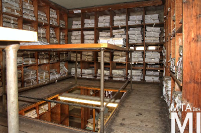 IMG_4421_Alkotmány u. 14_irattár.jpg