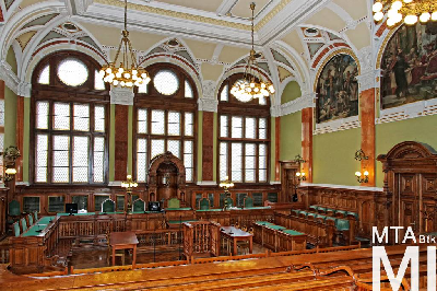 IMG_4225_Alkotmány u. 14_tárgyalóterem.jpg