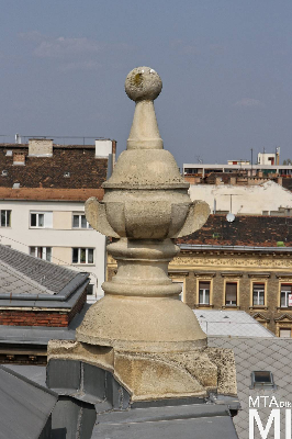 IMG_4385_Alkotmány u. 14_tető.jpg