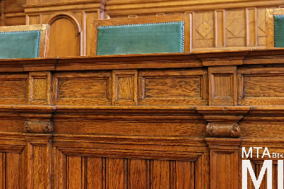 IMG_4271_Alkotmány u. 14_tárgyalóterem.jpg