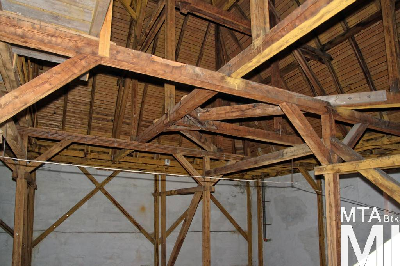 IMG_4354_Alkotmány u. 14_fedélszék.jpg