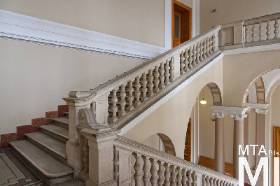 IMG_4314_Alkotmány u. 14_lépcsőház.jpg