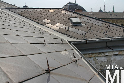 IMG_4380_Alkotmány u. 14_tető.jpg