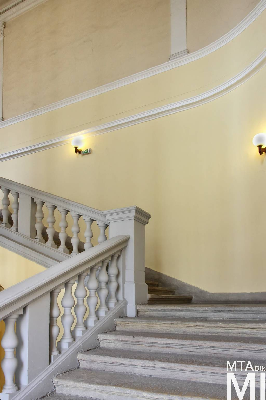 IMG_4120_Alkotmány u. 14_lépcsőház.jpg