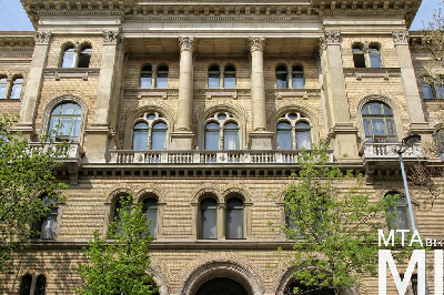 IMG_4646_Alkotmány u. 14_külső.jpg