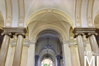 IMG_4029_Alkotmány u. 14_előcsarnok.jpg