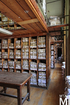 IMG_4400_Alkotmány u. 14_irattár.jpg