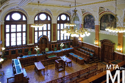 IMG_4321_Alkotmány u. 14_tárgyalóterem.jpg