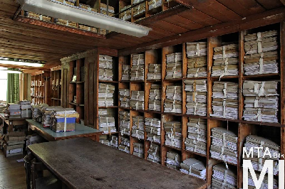 IMG_4402_Alkotmány u. 14_irattár.jpg