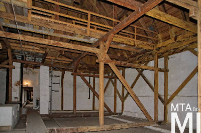 IMG_4361_Alkotmány u. 14_fedélszék.jpg