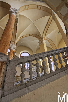 IMG_4078_Alkotmány u. 14_lépcsőház.jpg