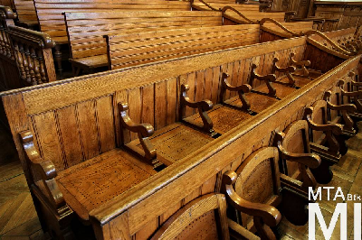 IMG_4231_Alkotmány u. 14_tárgyalóterem.jpg