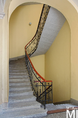 IMG_4010_Alkotmány u. 14_lépcsőház.jpg