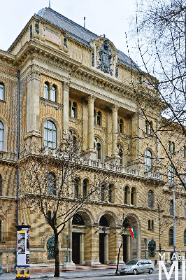 Bp_Törvényszéki_Palota01_Alkotmány u. 14_külső.jpg