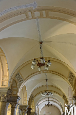 IMG_4044_Alkotmány u. 14_előcsarnok.jpg