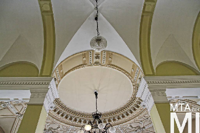 IMG_4110_Alkotmány u. 14_lépcsőház.jpg