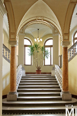 IMG_4058_Alkotmány u. 14_előcsarnok.jpg