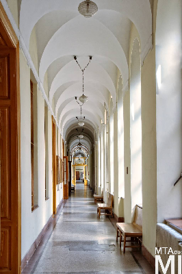 IMG_4115_Alkotmány u. 14_folyosó.jpg