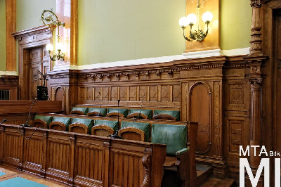 IMG_4305_Alkotmány u. 14_tárgyalóterem.jpg