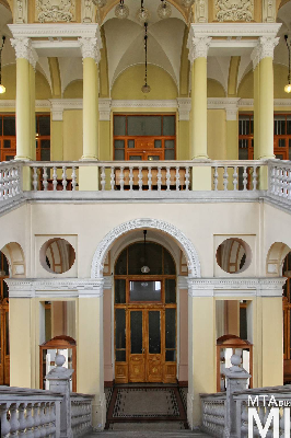 IMG_4096_Alkotmány u. 14_lépcsőház.jpg