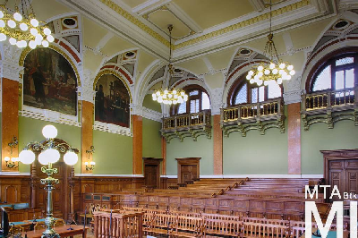 IMG_4257_Alkotmány u. 14_tárgyalóterem.jpg