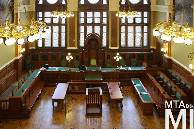 IMG_4333_Alkotmány u. 14_tárgyalóterem.jpg