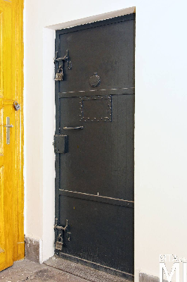 IMG_4397_Alkotmány u. 14_tető.jpg