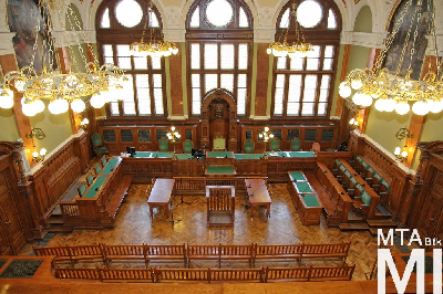 IMG_4335_Alkotmány u. 14_tárgyalóterem.jpg