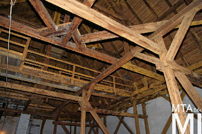 IMG_4362_Alkotmány u. 14_fedélszék.jpg