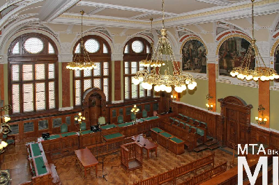 IMG_4325_Alkotmány u. 14_tárgyalóterem.jpg