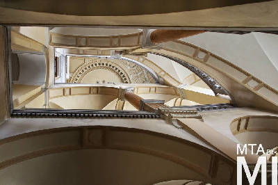 IMG_4067_Alkotmány u. 14_lépcsőház.jpg