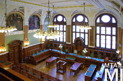 IMG_4340_Alkotmány u. 14_tárgyalóterem.jpg