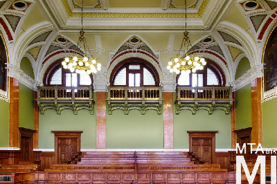 IMG_4253_Alkotmány u. 14_tárgyalóterem.jpg