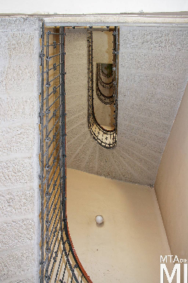 IMG_4076_Alkotmány u. 14_lépcsőház.jpg