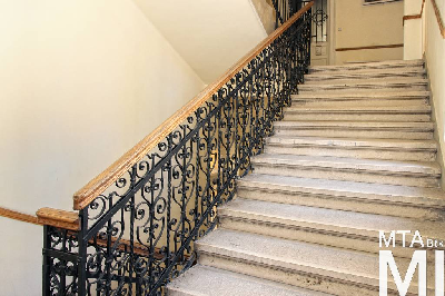 IMG_6748_Alkotmány u. 15_lépcsőház.jpg