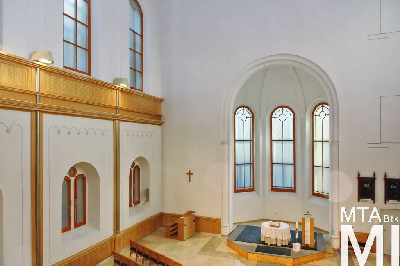 IMG_0009_Alkotmány u. 15 - Hold u. 20_templom belső.jpg
