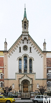 IMG_8508_Alkotmány u. 15 - Hold u. 20_templom külső.jpg