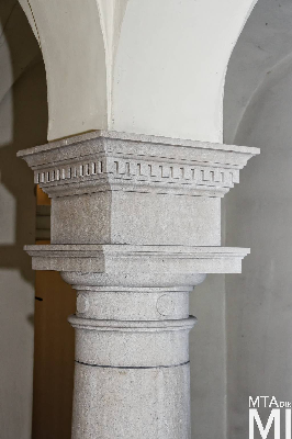 IMG_8795_Alkotmány u. 16_lépcsőház.jpg