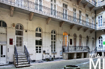 IMG_8778_Alkotmány u. 16_udvar.jpg