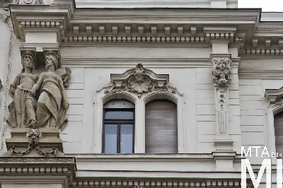 IMG_1127_Alkotmány u. 16_külső.jpg